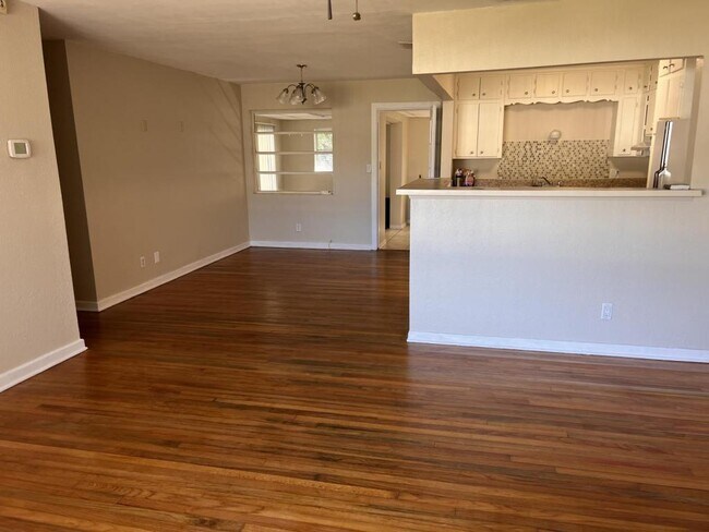 Building Photo - 2527 Emily Ln