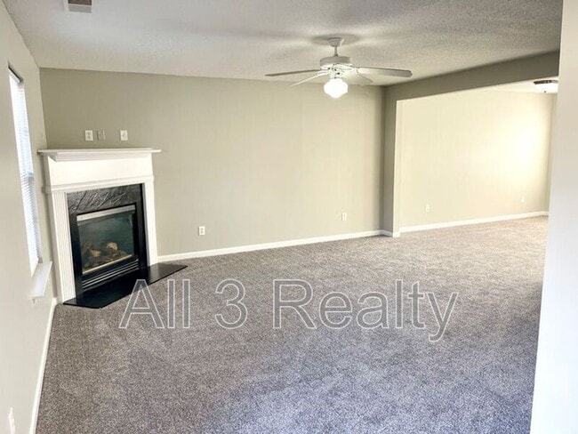 Building Photo - 333 Goldenrod Dr