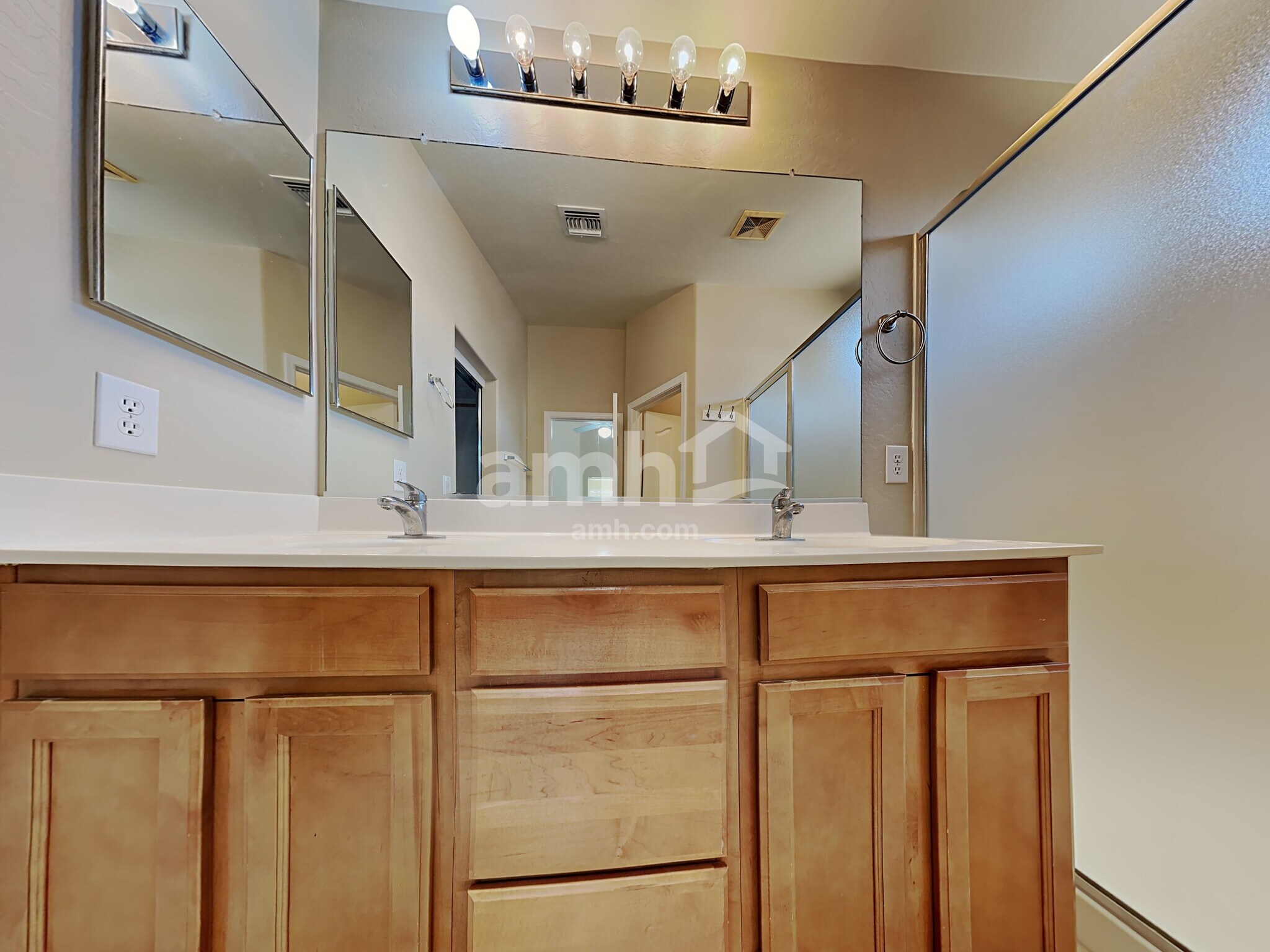 Building Photo - 417 W Dexter Way