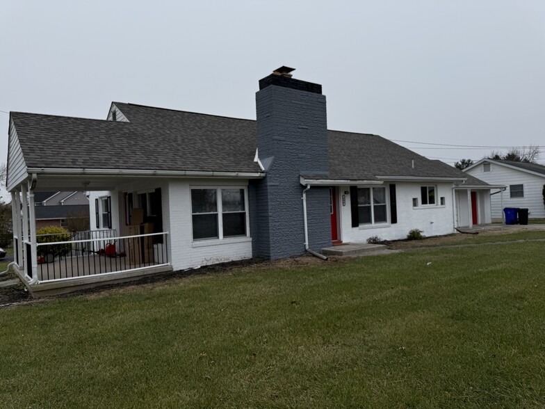 Building Photo - 606 E Main Street Ext