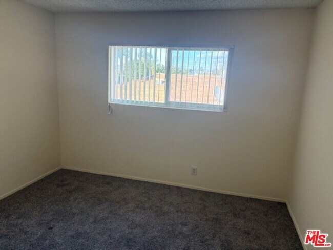 Building Photo - 1712 Ridgeley Dr