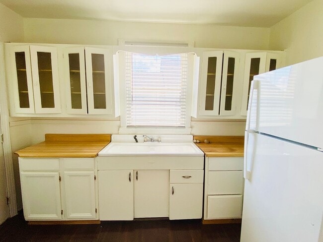 Building Photo - Adorable 2bdrm/1bth Bungalow Conveniently Located in Richmond's Historic Churchill!!