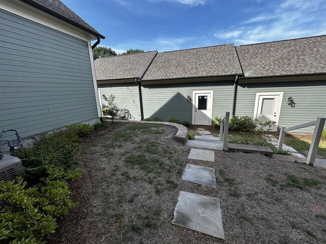Building Photo - 124 Cadet St