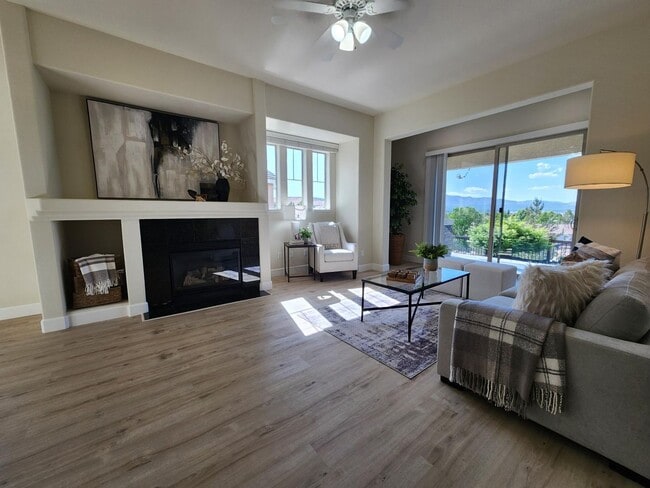 Building Photo - 6086 Cielo Cir