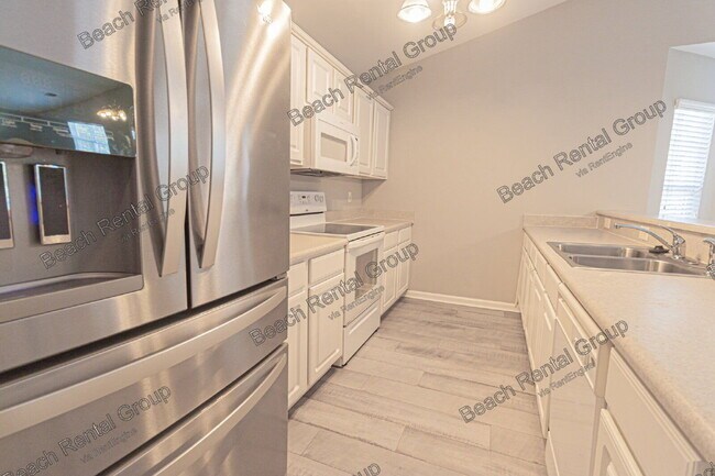 Building Photo - 4850 Meadowsweet Dr