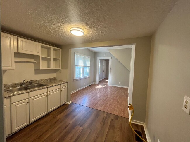 Building Photo - Cozy 3BR/1Ba house with small unfinished basement- LEASING SPECIAL - MOVE IN BY 5/31/2026 AND REC...