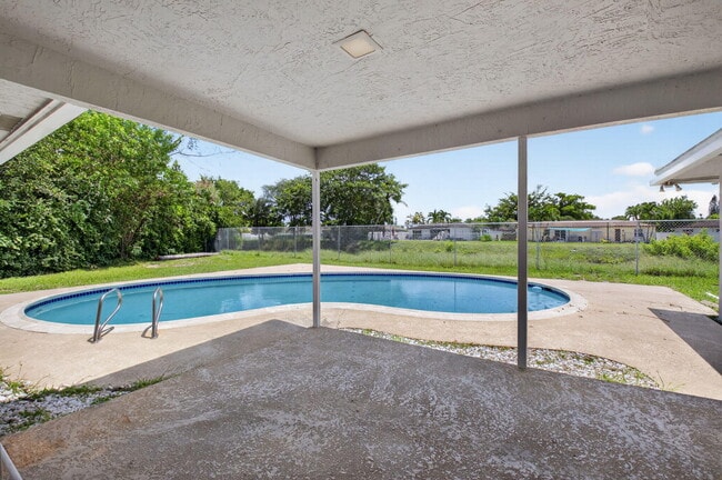 Building Photo - 22203 Aquila St