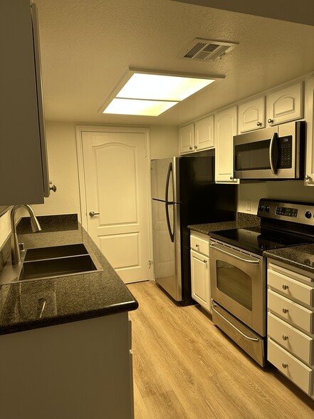Building Photo - 12067 Alta Carmel Ct