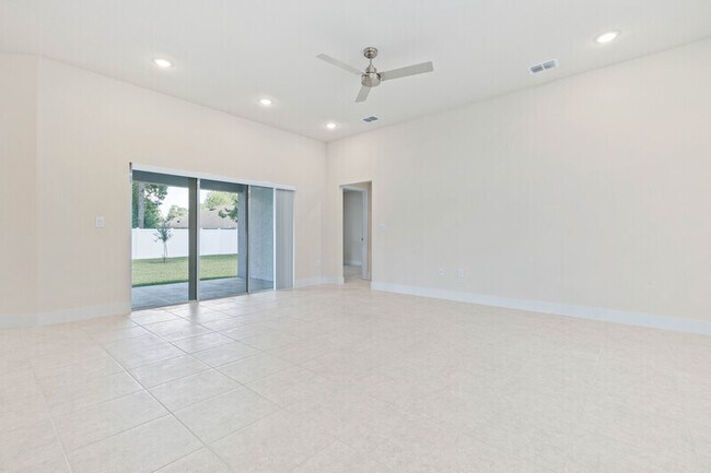 Building Photo - 11 Portia Ln