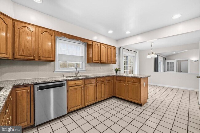 Building Photo - 7520 Royal Dominion Dr