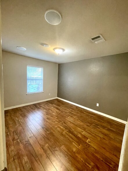 Building Photo - 4235 Fairmeadow Dr