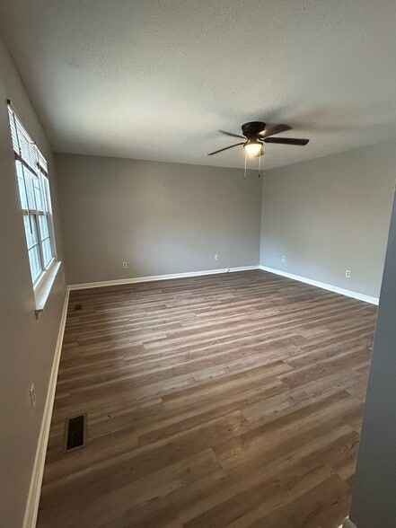 Building Photo - 406 Missionary Ave