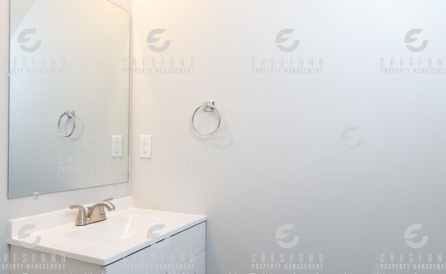 Building Photo - 2 Bedroom, 2 Bath - Like NEW and Available NOW!!!
