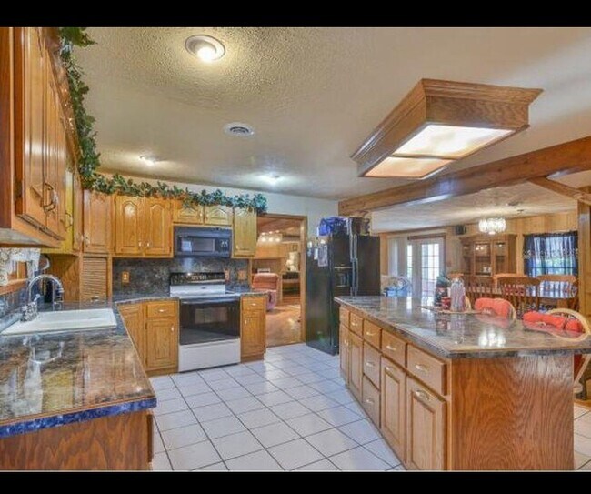 Building Photo - 492 Olinger Dr