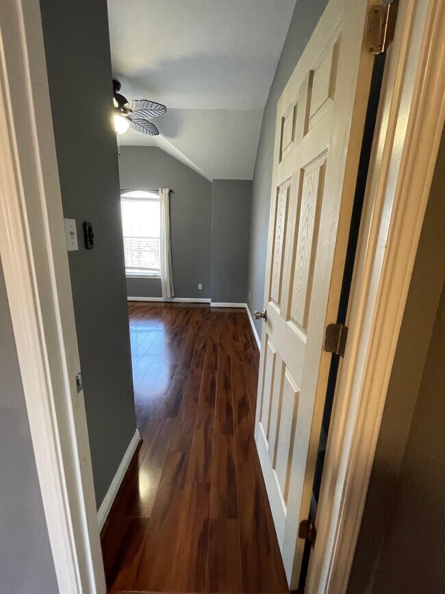 Building Photo - 10312 Yellowstone Dr