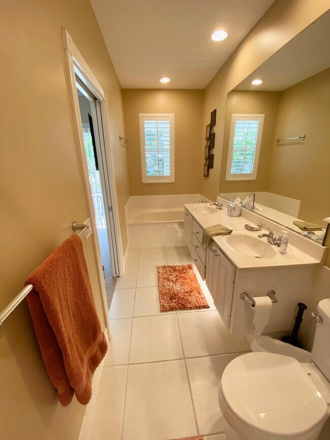 Building Photo - 3277 E Community Dr