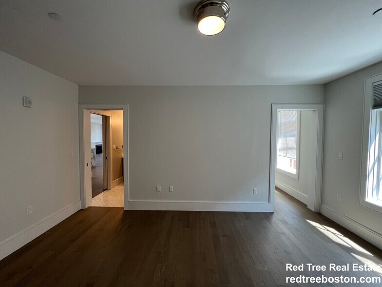 Building Photo - 20 Marion St