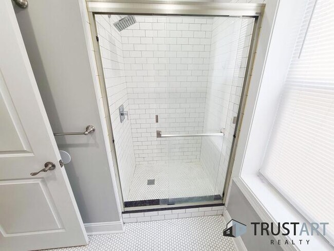 Building Photo - 3 bedroom/2 bath House in Brewerytown, Phi...