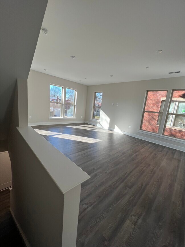 Building Photo - 930 Heights Alley
