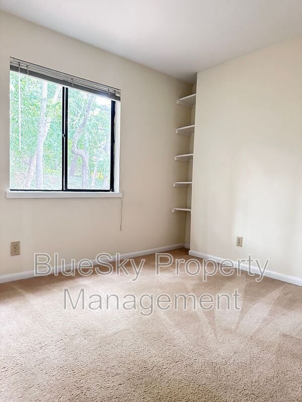 Building Photo - 218 Harvest Dr