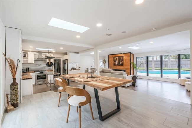 Building Photo - 7810 Nairn St