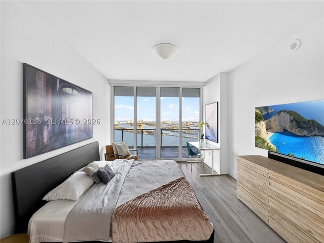 Building Photo - 2020 N Bayshore Dr