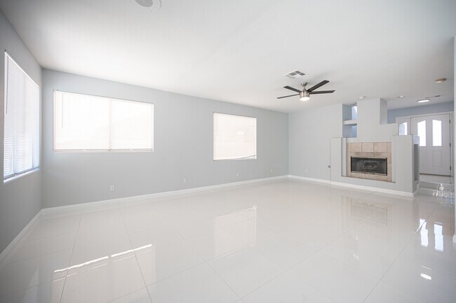 Building Photo - 8420 Bay Crest Dr