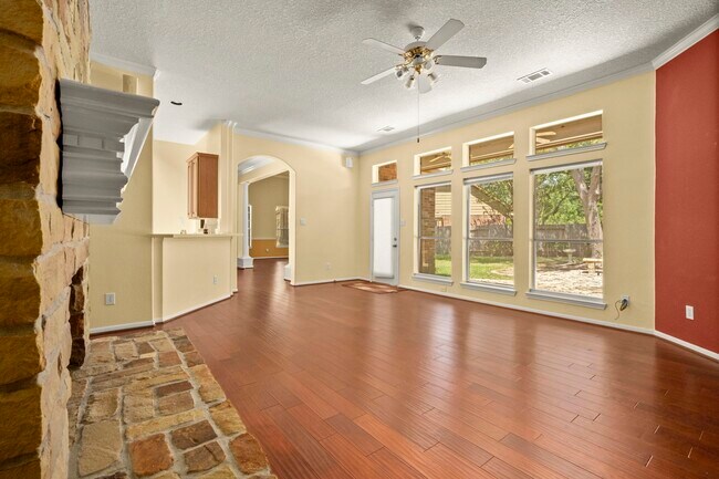 Building Photo - 10218 Garden Crossing Ln
