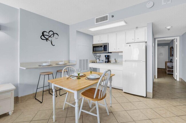 Building Photo - 647 N Creekside Dr