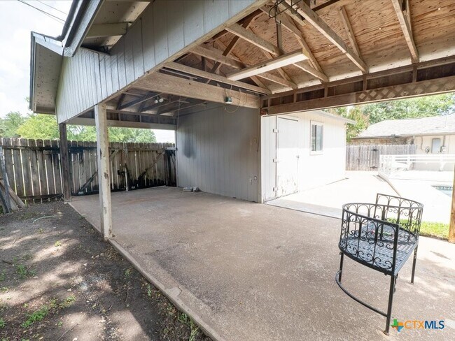 Building Photo - 300 Las Plumas Dr