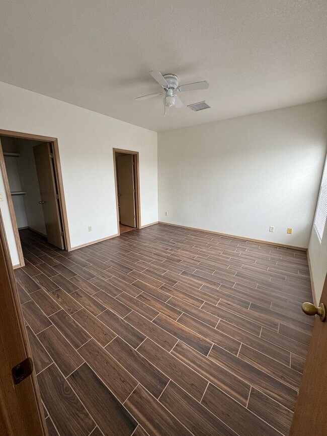 Building Photo - Nice townhome located off Foothills and Telshor.