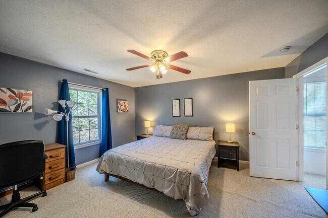 Building Photo - 474 Diana Ct