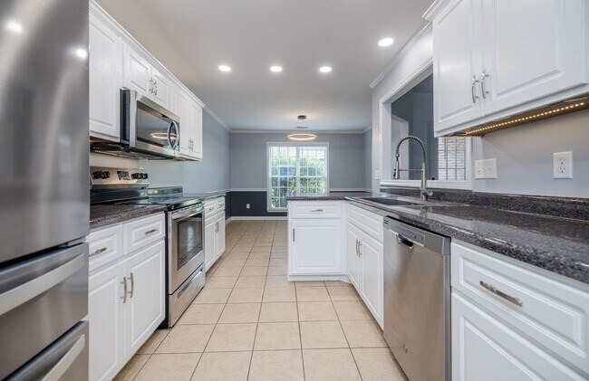 Building Photo - 1053 Grove Landing Ln