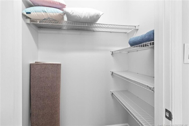 Building Photo - 1321 Braybrooke Pl