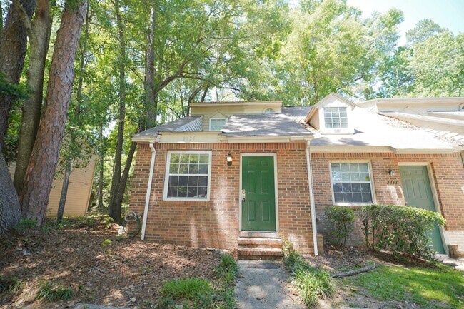 Building Photo - 2335 Parrot Ln