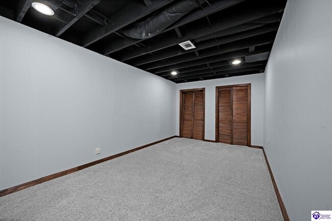 Building Photo - 306 Forest Trce