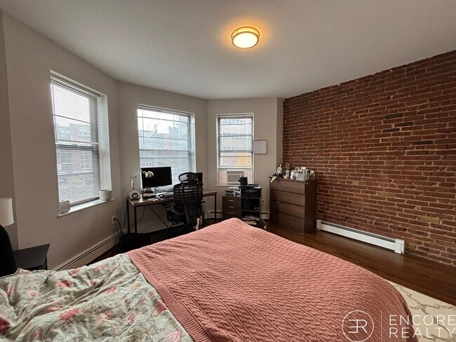 Building Photo - 15 Stearns Rd
