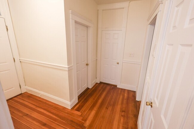 Building Photo - 93 Florida St