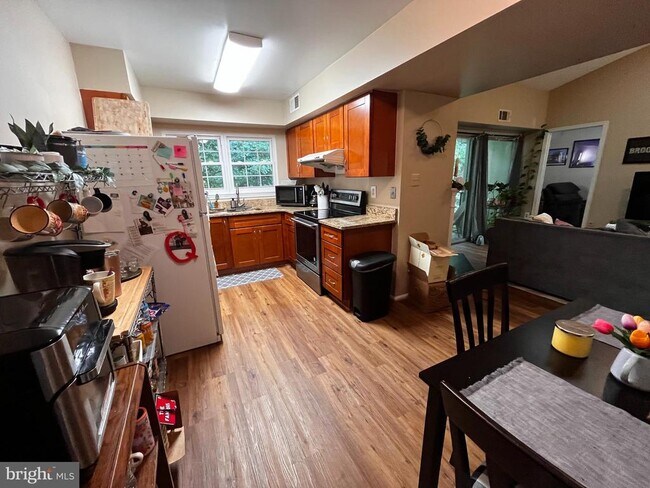 Building Photo - 7746 New Providence Dr