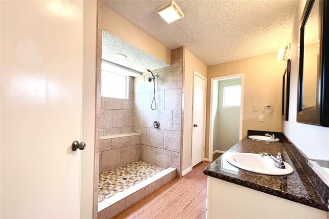 Building Photo - 3511 Palm Grove Dr