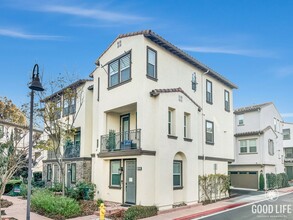 Building Photo - Great 2B/2.5BA Townhome in Oceanside!