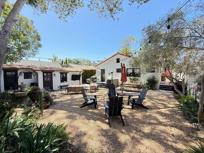 Building Photo - Furnished Santa Barbara 3 bedroom/2 bathro...