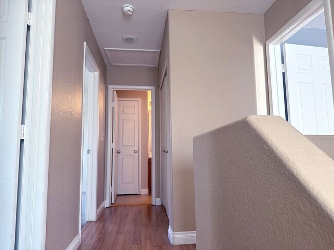 Building Photo - Great 3 bedroom home with open downstairs ...
