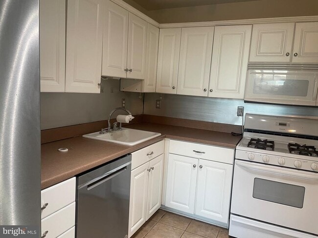 Building Photo - 5225 Pooks Hill Rd