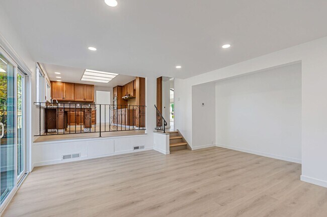 Building Photo - Stunning Updated Home in Almaden Valley