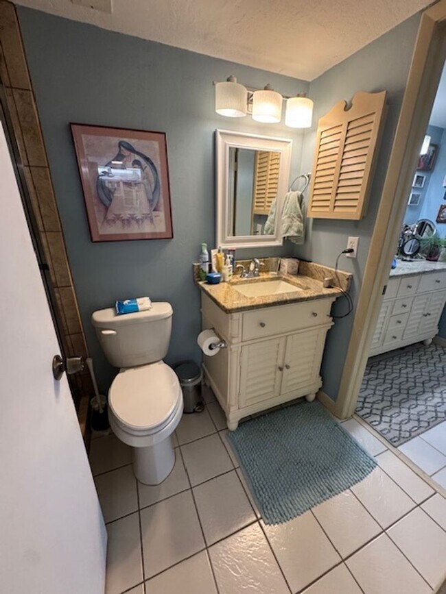 Building Photo - One Bedroom One Bath Seven Lakes Condo