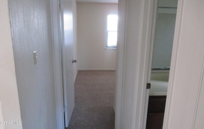 Building Photo - 231 Flynn Dr