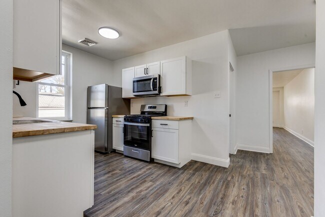 Building Photo - 2439 Arlington Ave