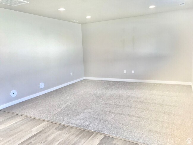 Building Photo - 455 S 390 W