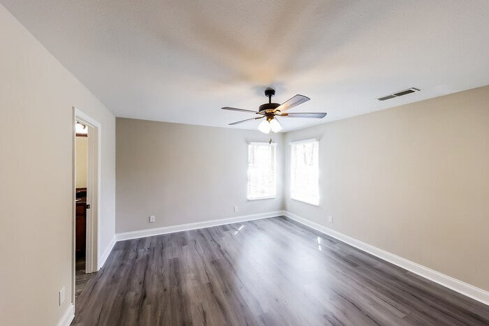Building Photo - 243 Bermuda Lakes Dr